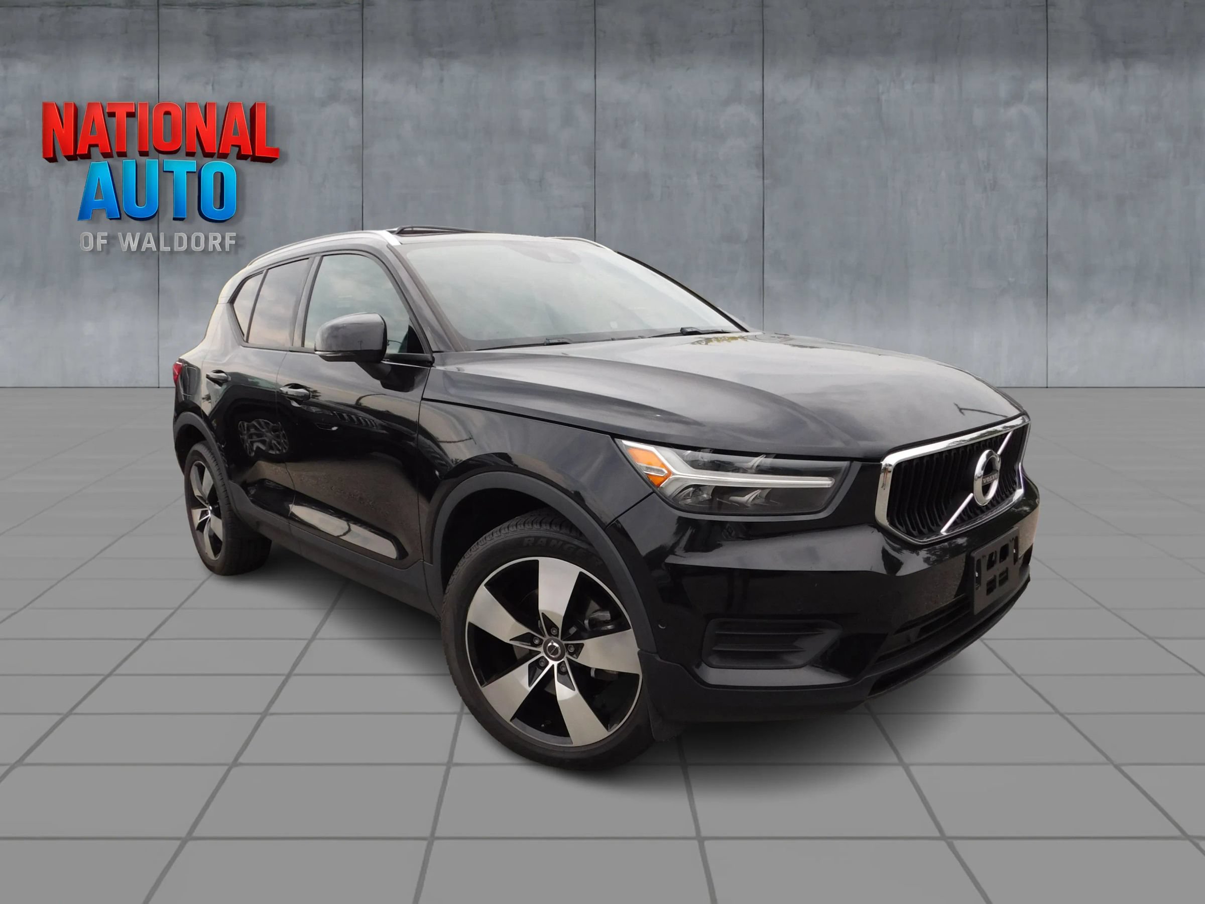 Used 2019 Volvo XC40 T5 Momentum AWD/4WD image 1
