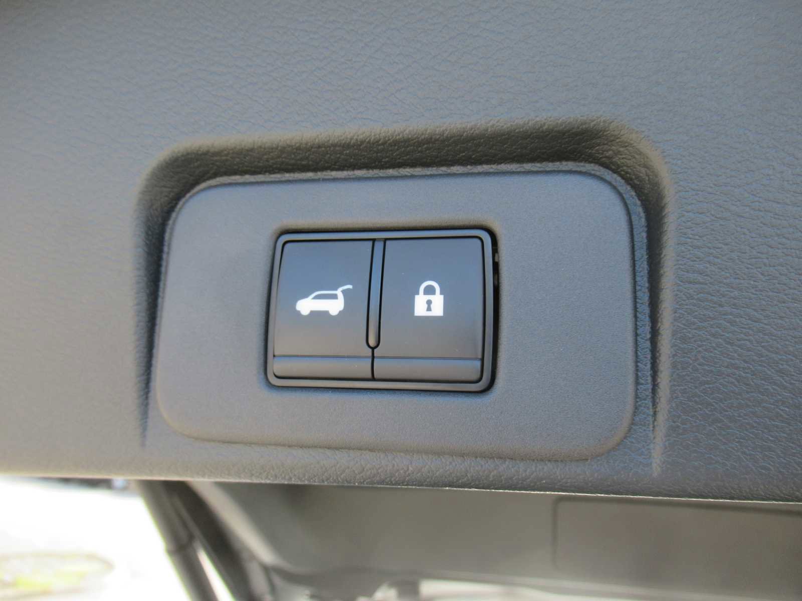 Used 2024 Nissan Rogue SV image 6