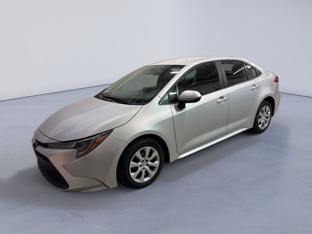 Used 2023 Toyota Corolla LE image 3