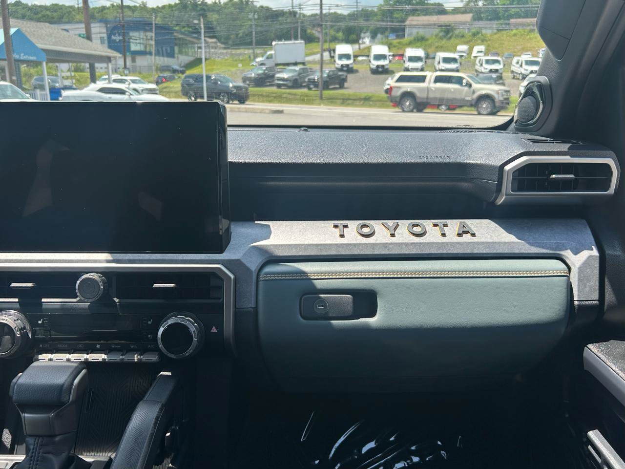 Used 2025 Toyota 4Runner Trailhunter AWD/4WD image 24