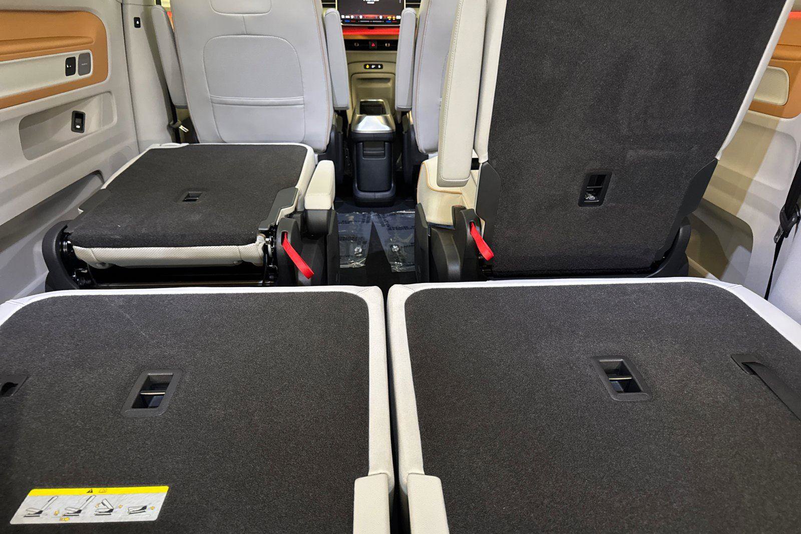 New 2025 Volkswagen ID. Buzz 1st Edition image 14