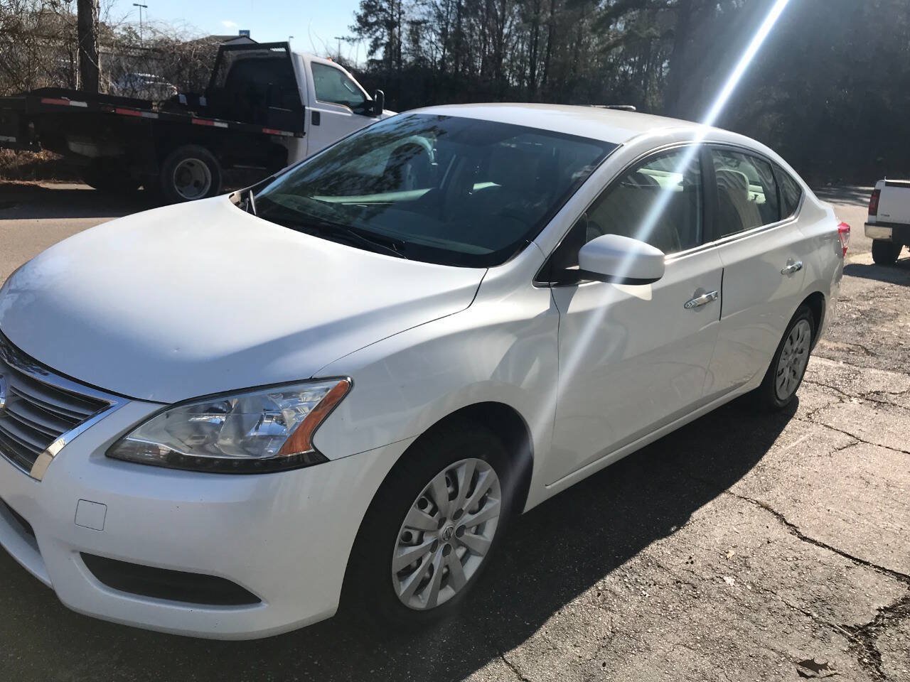 Used 2019 Nissan Sentra S w/ Appearance Package FWD image 2