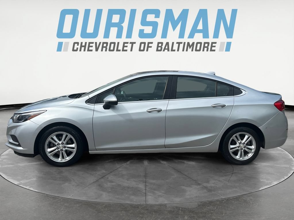 Used 2017 Chevrolet Cruze LT FWD image 3