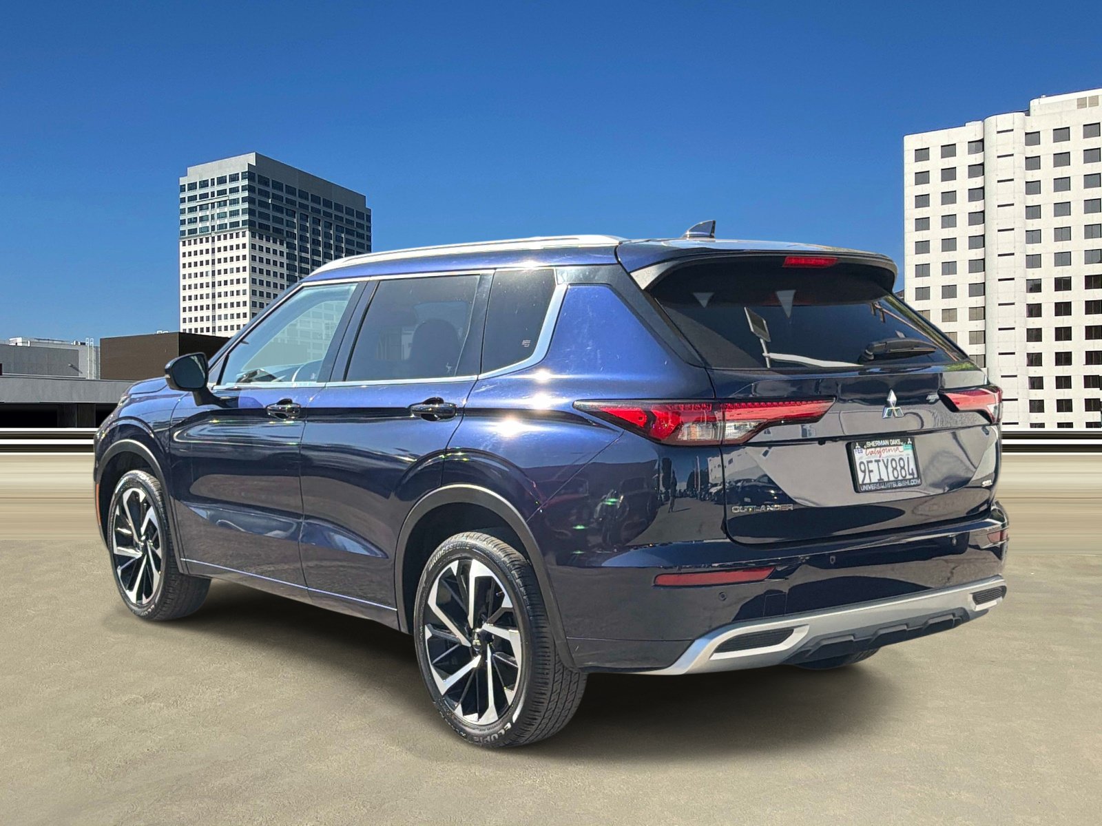 Used 2023 Mitsubishi Outlander SEL 40th Anniversary AWD/4WD image 3