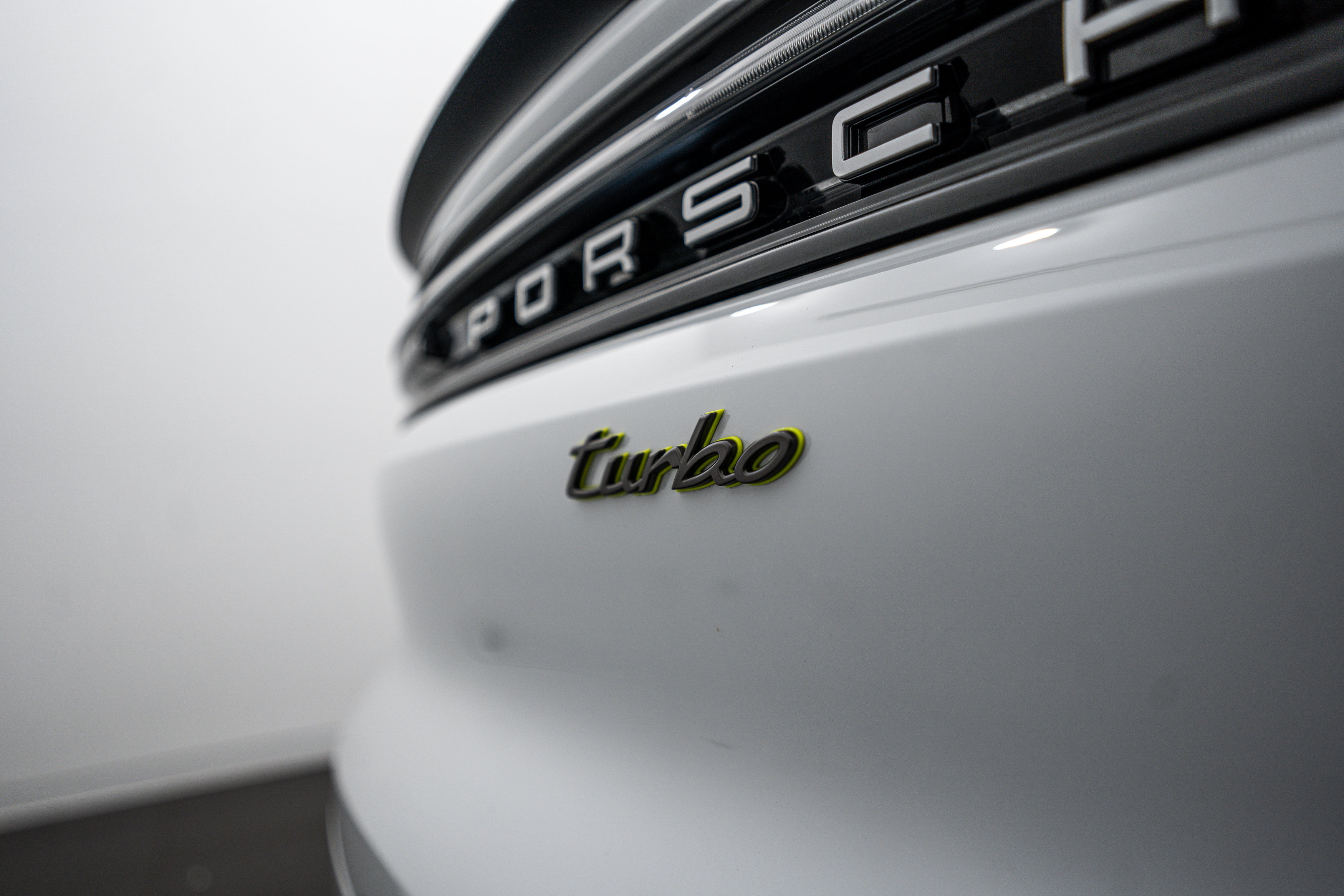 Certified 2025 Porsche Cayenne Turbo AWD/4WD image 28