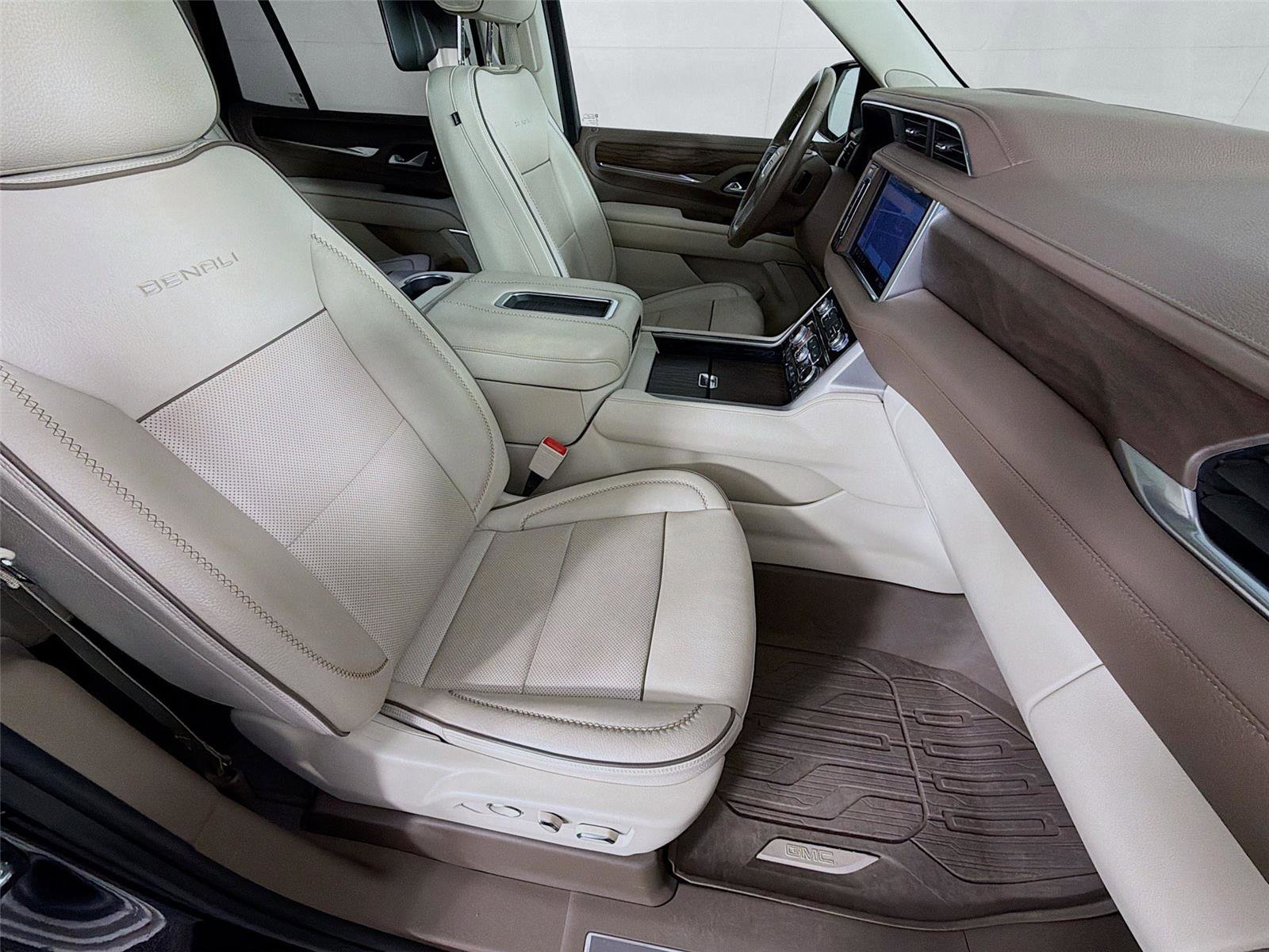 Used 2021 GMC Yukon Denali w/ Denali Ultimate Package image 32