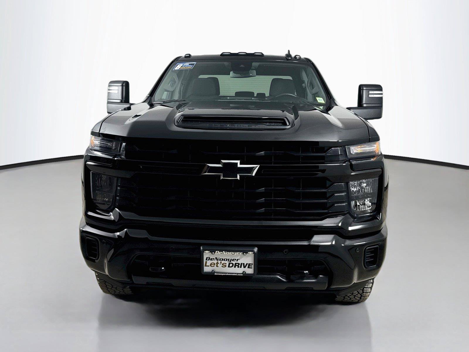 Used 2025 Chevrolet Silverado 2500 Custom w/ Custom Value Package AWD/4WD image 7