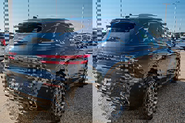 Used 2025 Genesis GV70 2.5T image 4