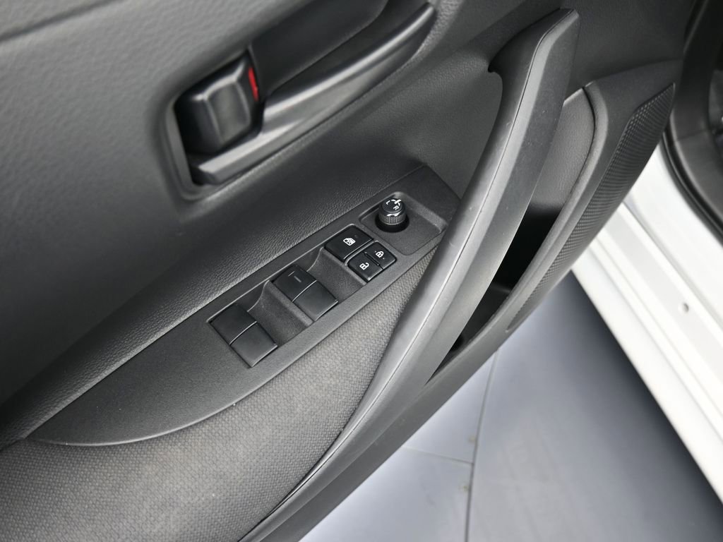 Used 2022 Toyota Corolla LE image 13