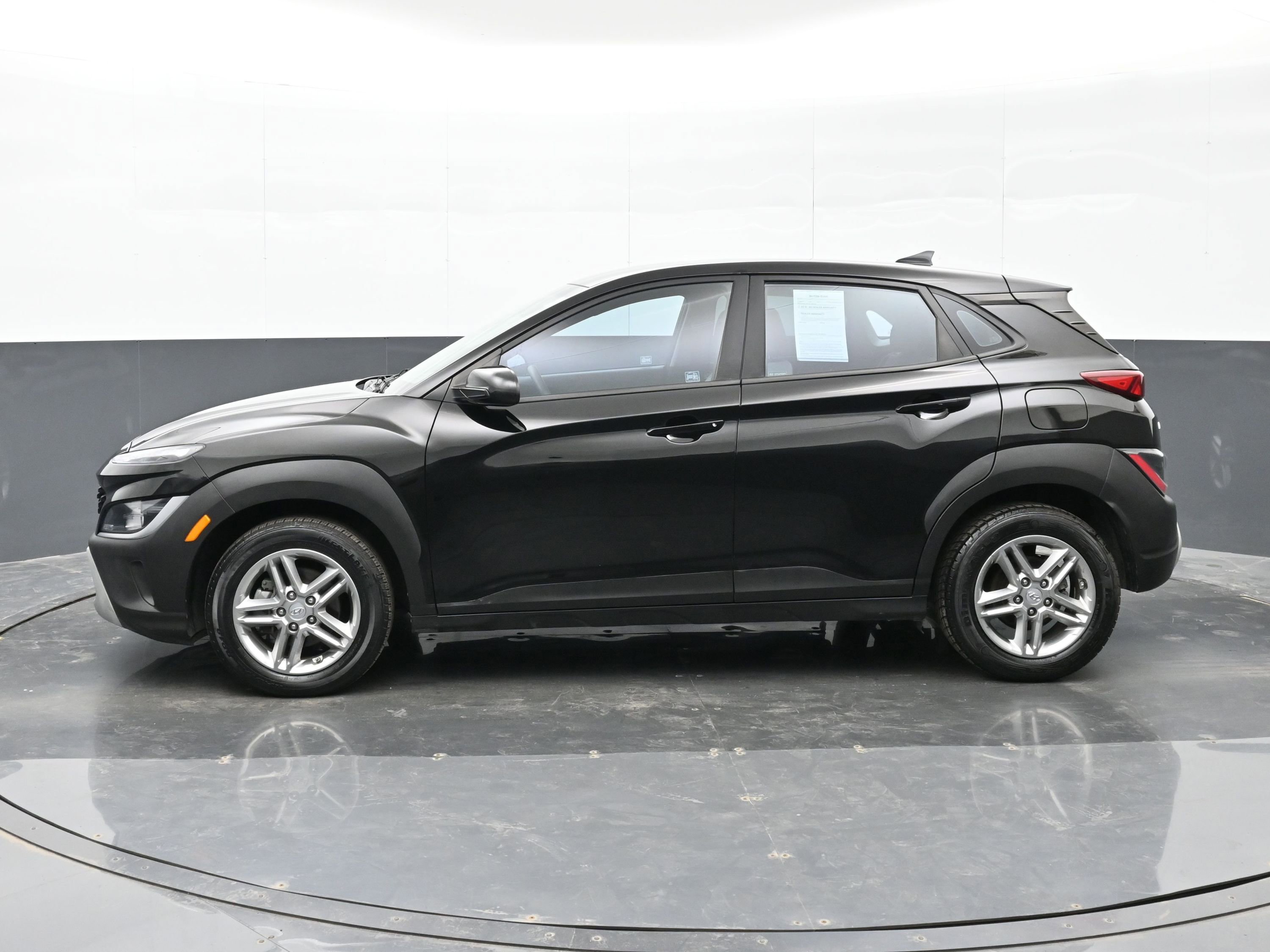 Certified 2022 Hyundai Kona SE image 9