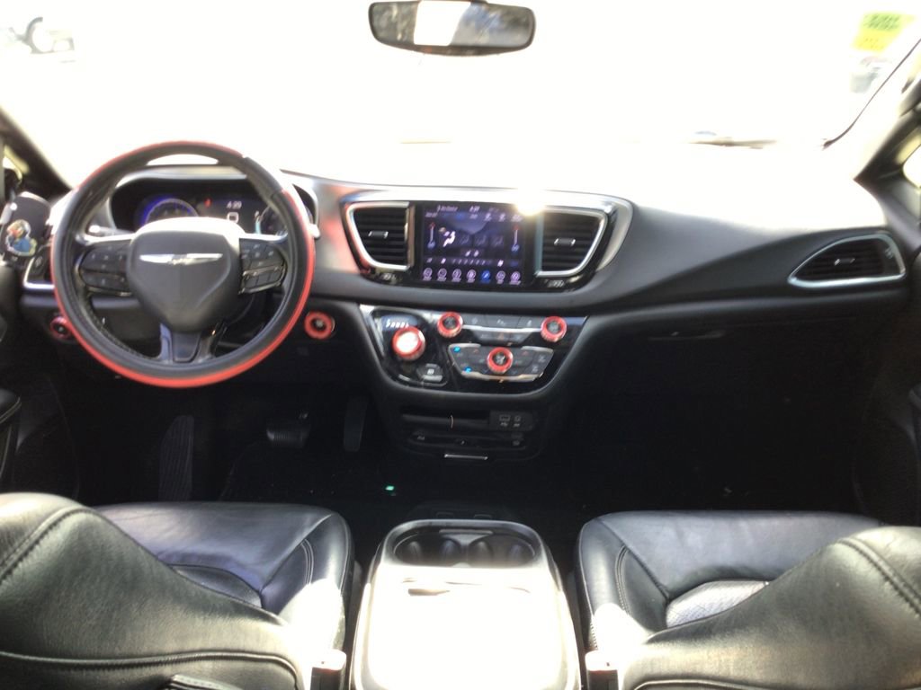 Used 2019 Chrysler Pacifica Touring-L Plus w/ S Appearance Package image 7