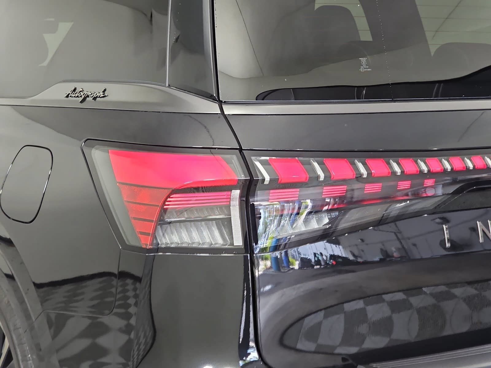 Used 2025 INFINITI QX80 Autograph AWD/4WD image 32