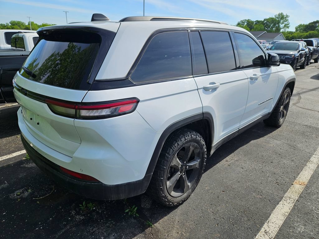 Used 2023 Jeep Grand Cherokee Altitude AWD/4WD image 6