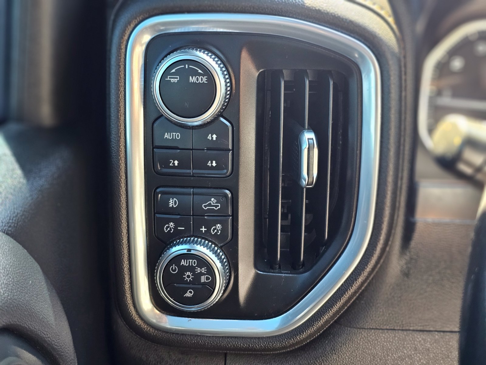 Used 2022 GMC Sierra 2500 AT4 w/ AT4 Preferred Package AWD/4WD image 22