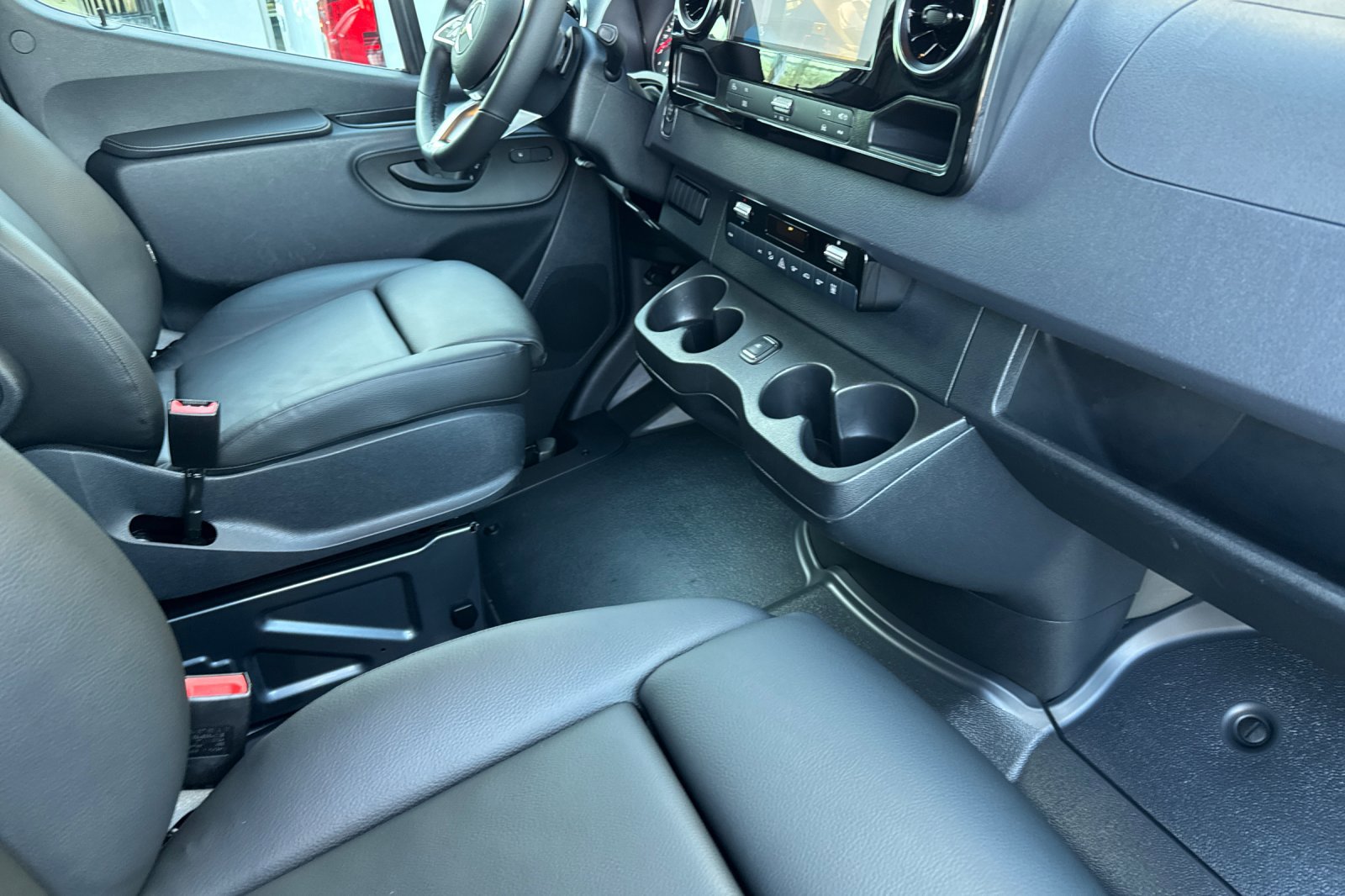Used 2025 Mercedes-Benz Sprinter 2500 image 17