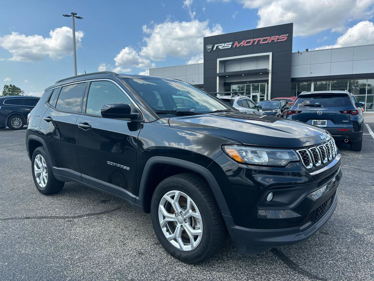 Used 2024 Jeep Compass Latitude AWD/4WD image 2