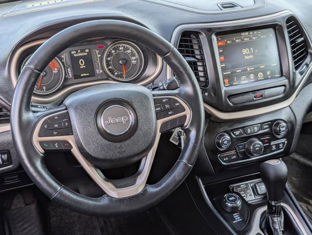 Used 2017 Jeep Cherokee Latitude w/ Cold Weather Group AWD/4WD image 12