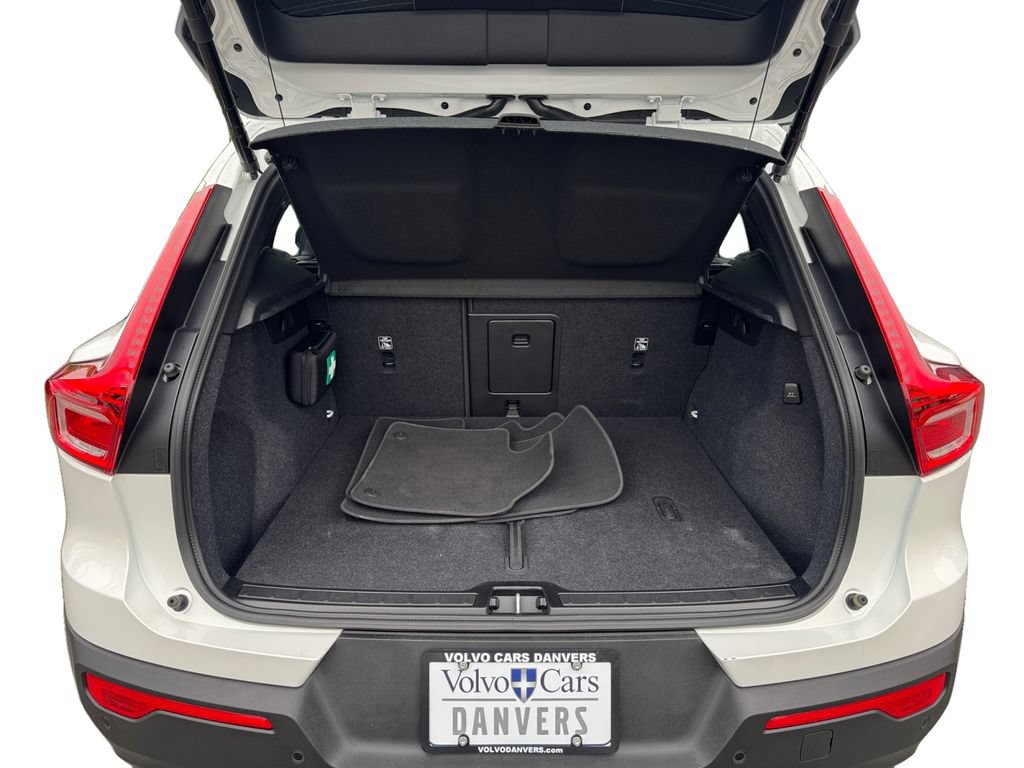 Certified 2026 Volvo XC40 B5 Plus AWD/4WD image 6