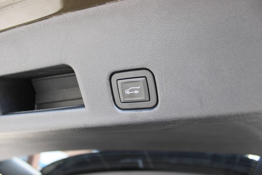 Used 2024 Chevrolet Traverse RS AWD/4WD image 40