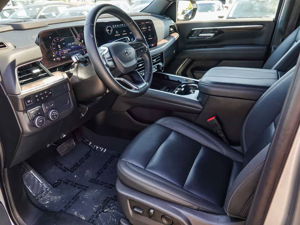 Used 2025 Chevrolet Suburban Z71 AWD/4WD image 16