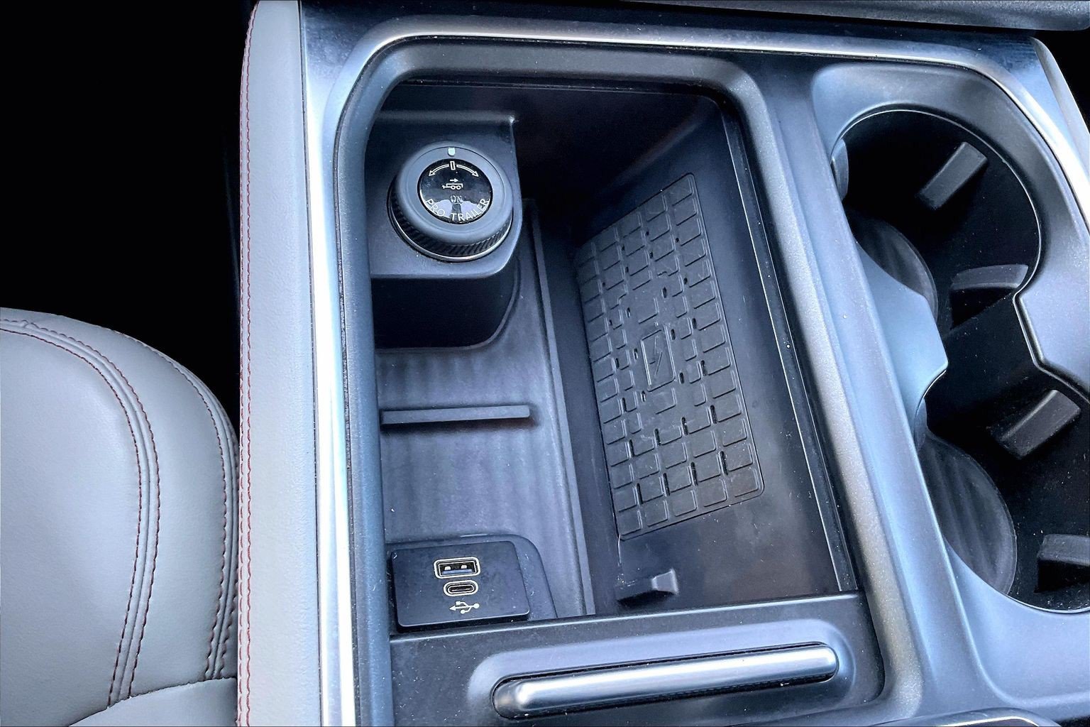 Used 2025 Ford Expedition Active AWD/4WD image 32