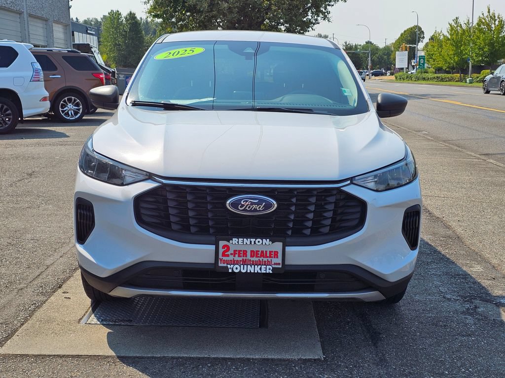 Used 2025 Ford Escape Active AWD/4WD image 2