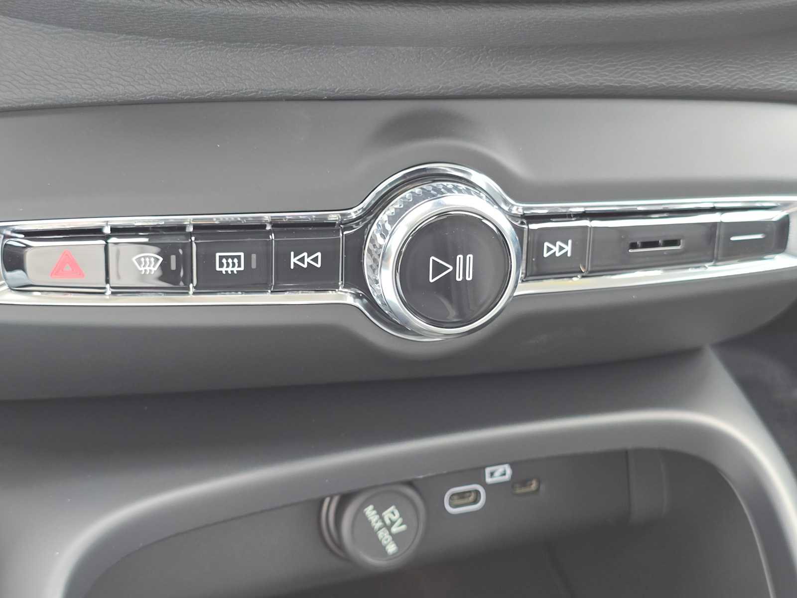 New 2026 Volvo XC40 B5 Ultra w/ Climate Package AWD/4WD image 29