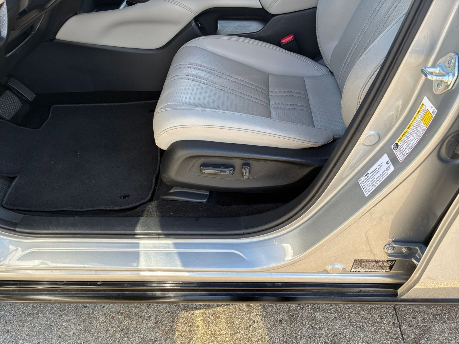 Used 2025 Honda HR-V EX-L image 18