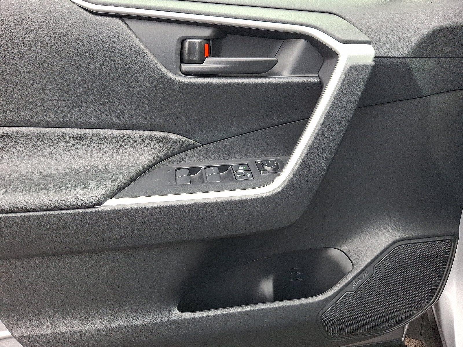 Certified 2025 Toyota RAV4 LE AWD/4WD image 13