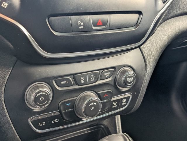 Used 2019 Jeep Cherokee Latitude Plus image 20