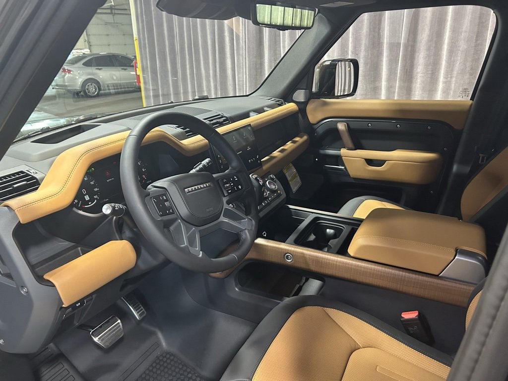 Used 2024 Land Rover Defender 130 X image 12