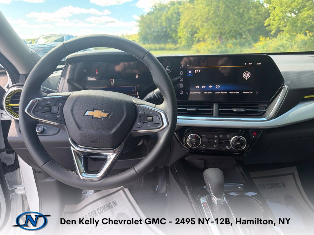 New 2026 Chevrolet Trax LT w/ LT Convenience Package FWD image 4