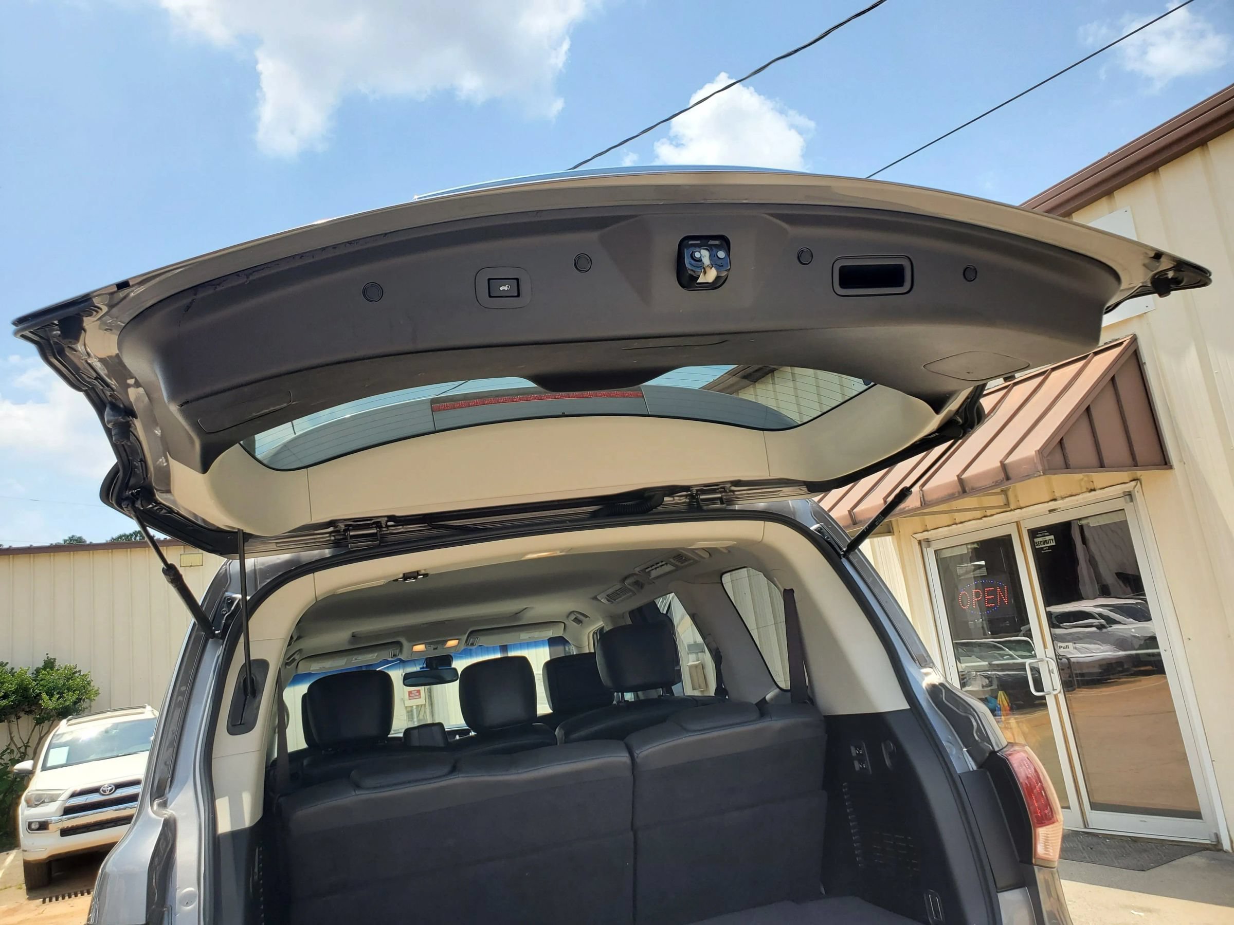 Used 2014 INFINITI QX80 4WD w/ Theater Package image 35