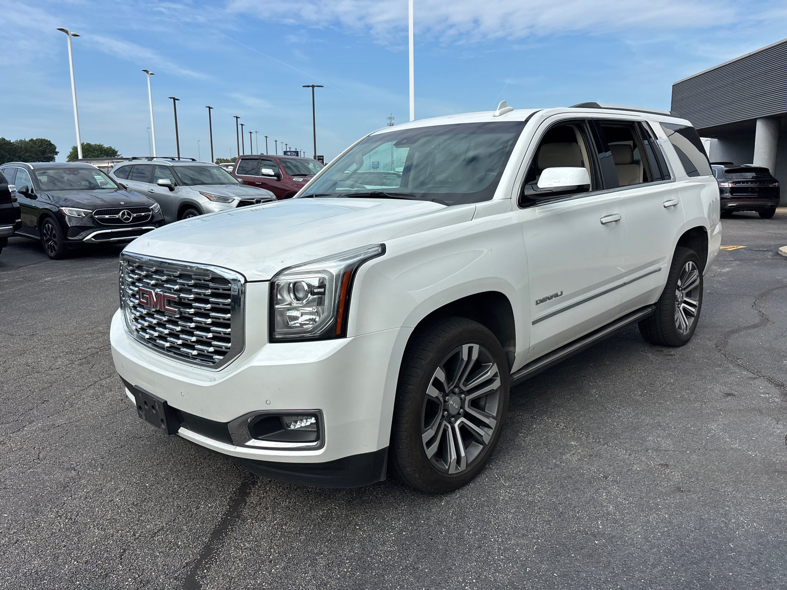 Used 2019 GMC Yukon Denali w/ Denali Ultimate Package AWD/4WD image 3
