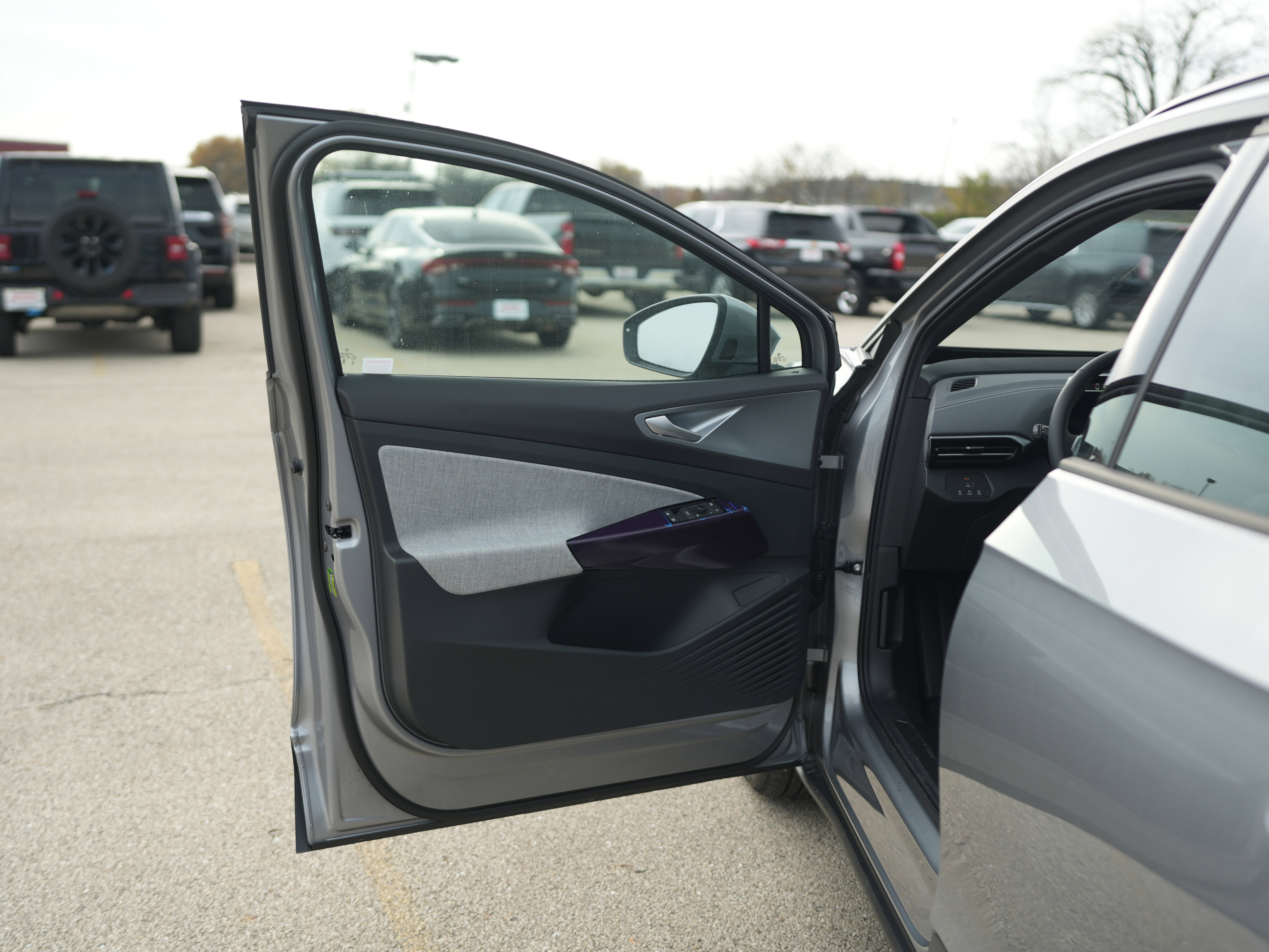 New 2025 Volkswagen ID.4 Pro image 26