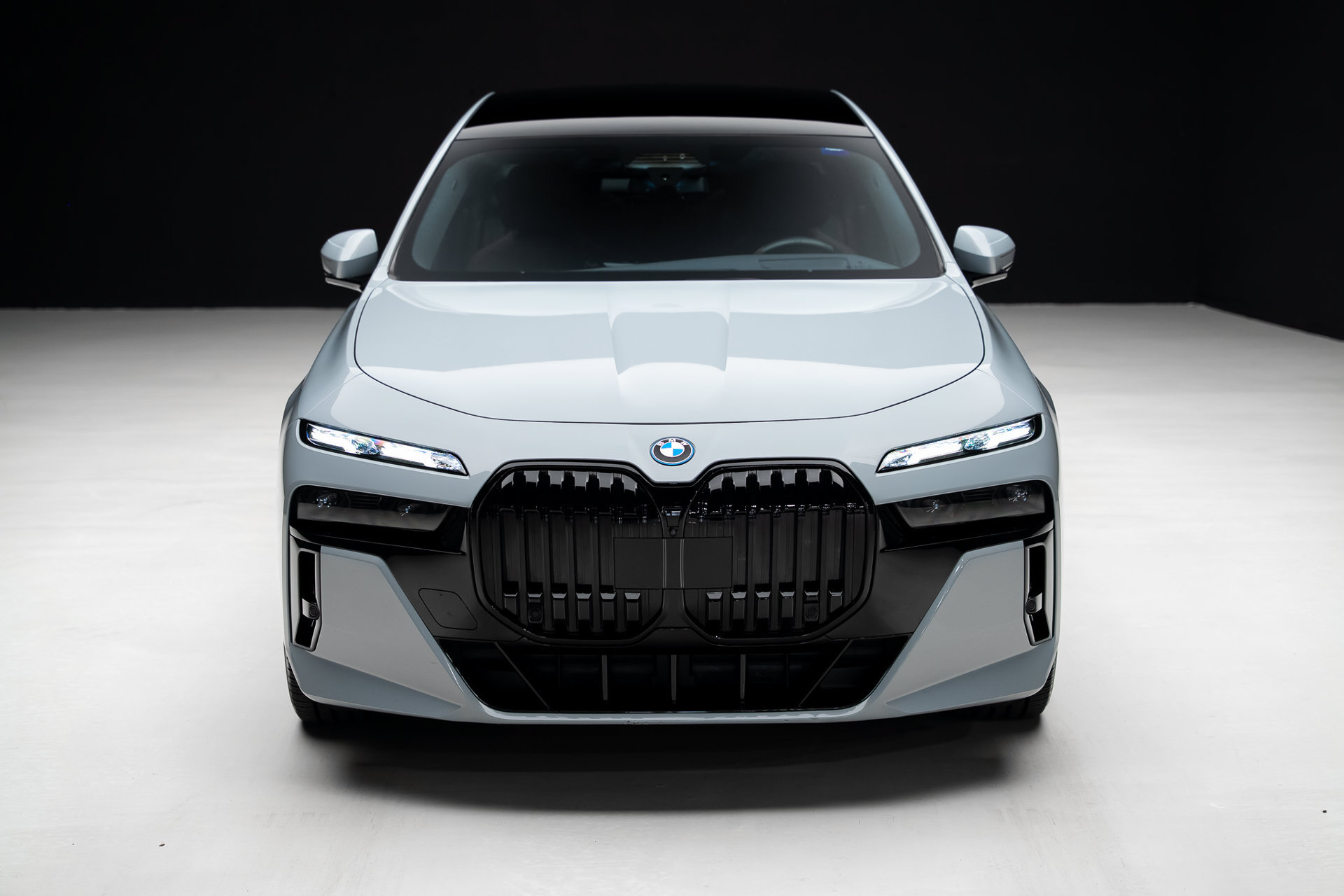 Used 2024 BMW i7 xDrive60 w/ Executive Package AWD/4WD image 7