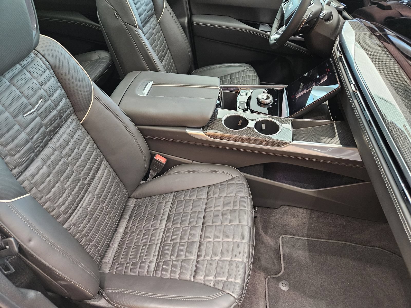 Certified 2025 Cadillac Escalade ESV V AWD/4WD image 12