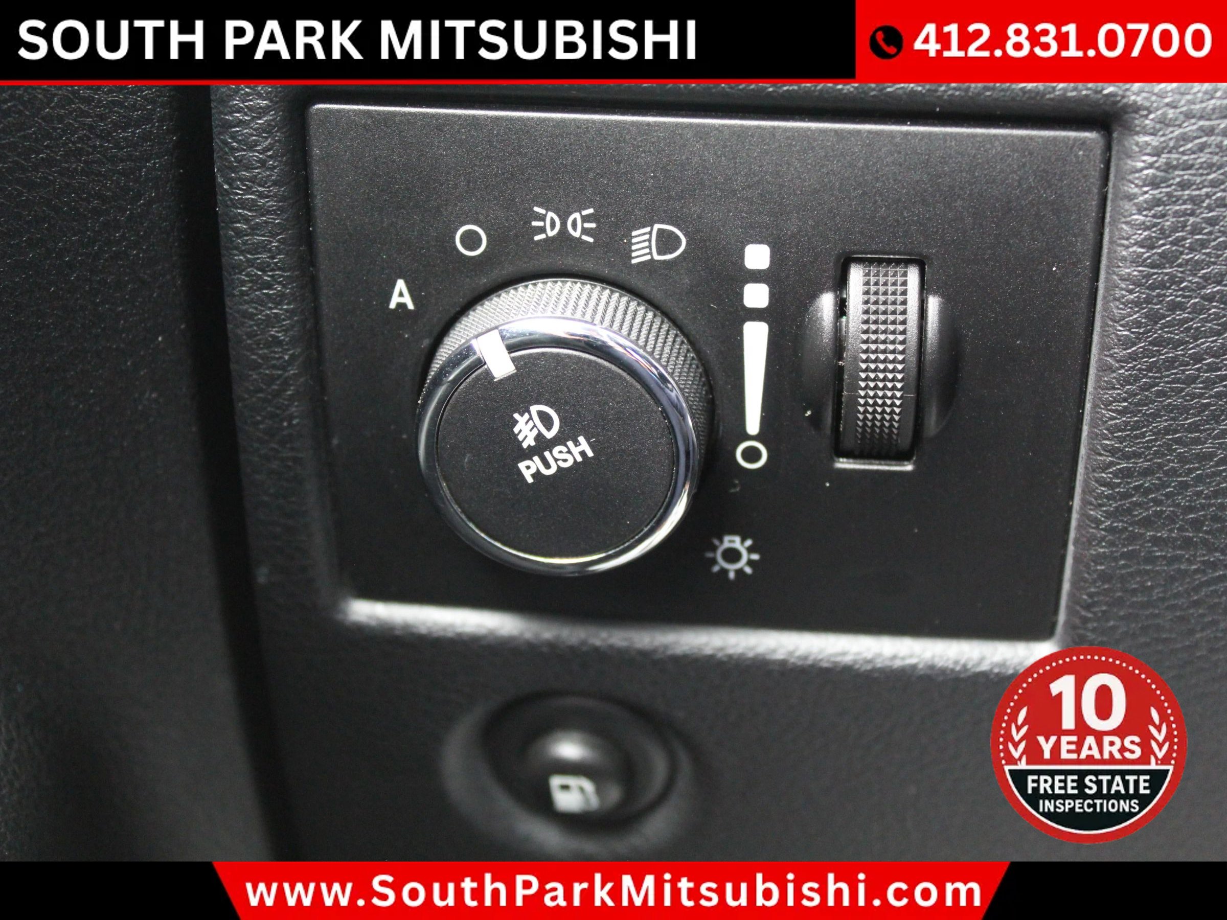 Used 2012 Jeep Grand Cherokee Laredo AWD/4WD image 23