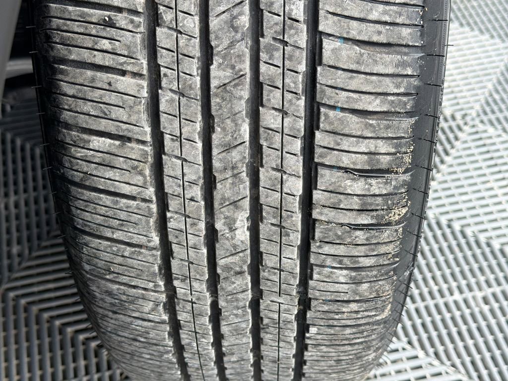 Used 2024 Nissan Rogue SV w/ SV Premium Package image 19