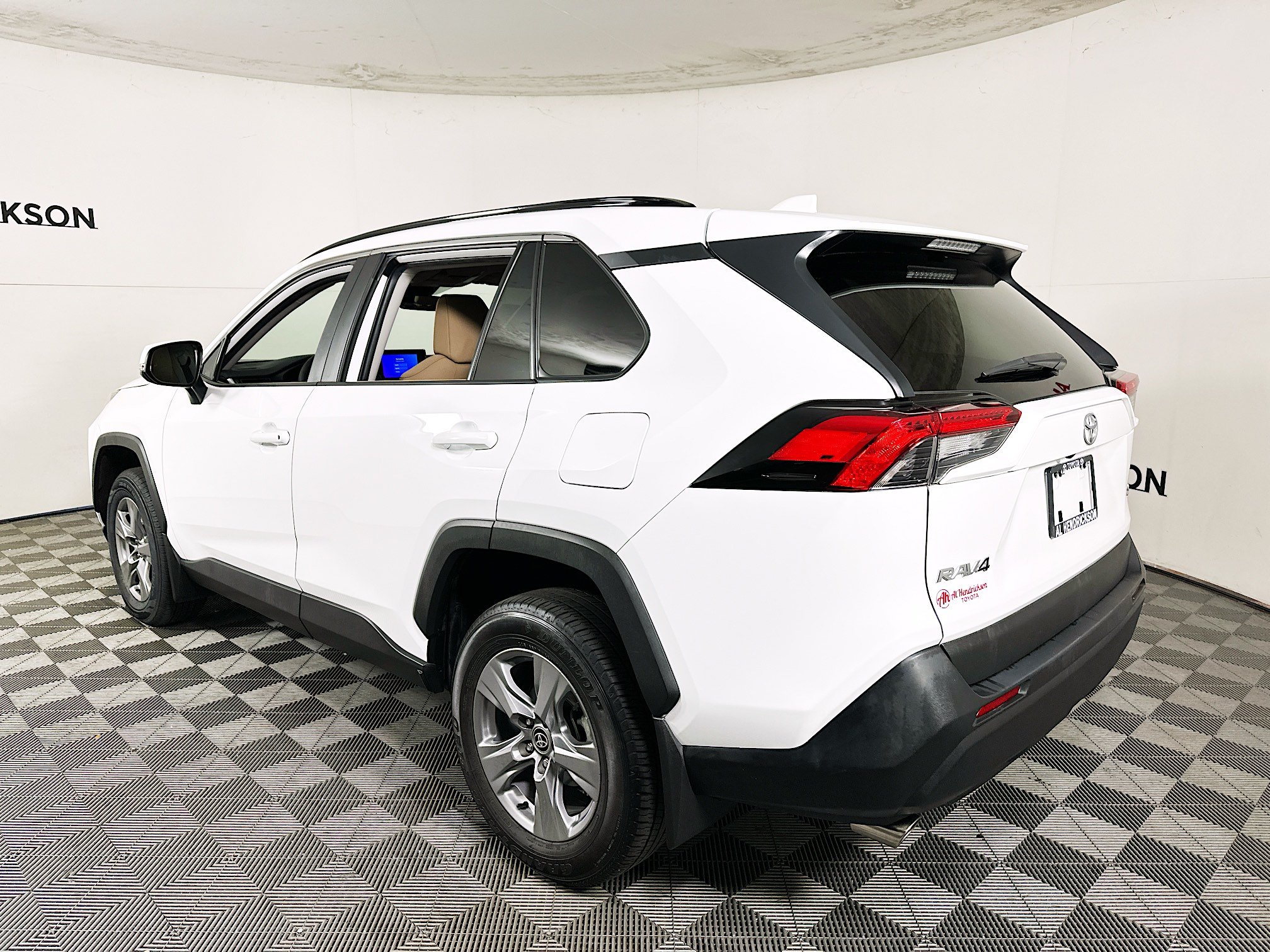 Used 2024 Toyota RAV4 XLE FWD image 5