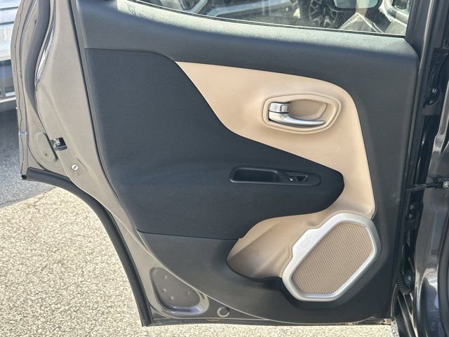 Used 2016 Jeep Renegade Latitude image 23