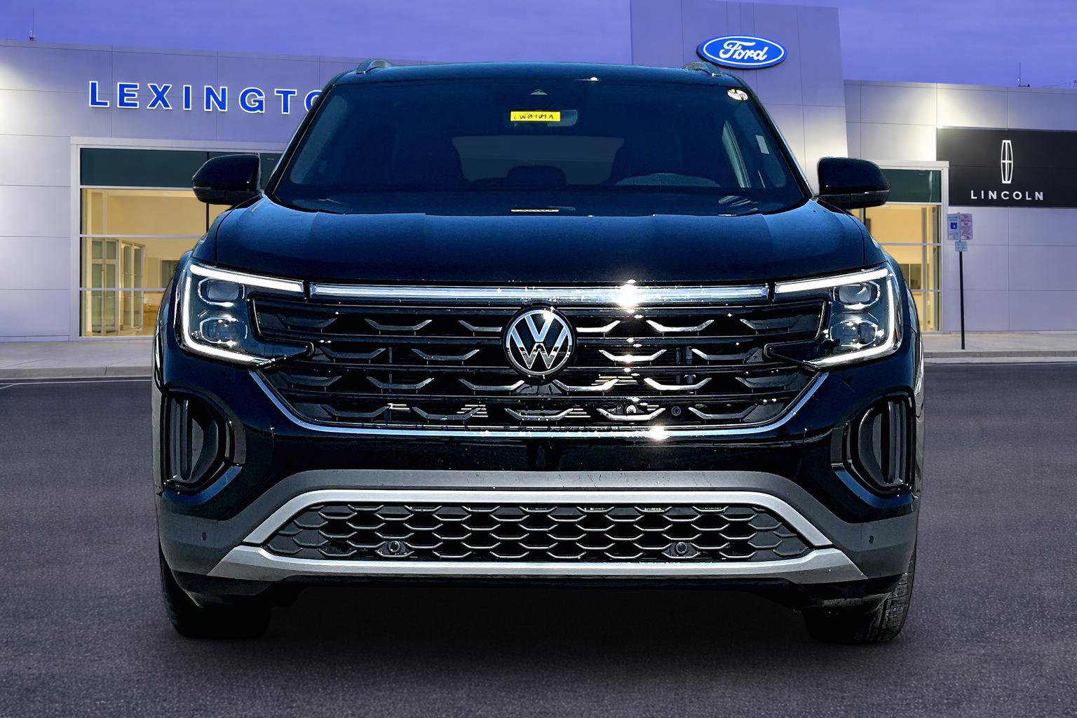 Used 2024 Volkswagen Atlas Cross Sport SE w/ Panoramic Sunroof Package image 2