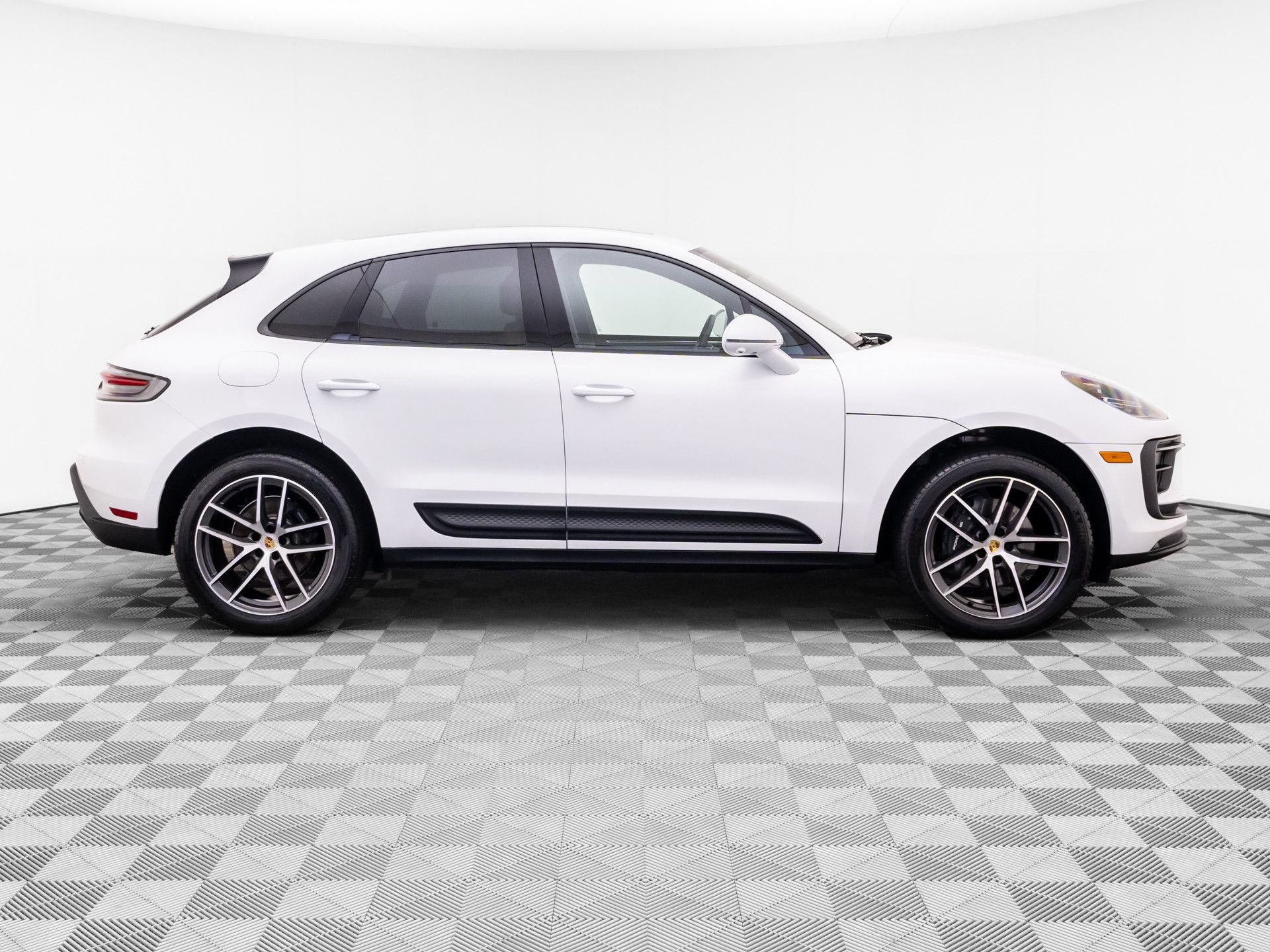 Certified 2026 Porsche Macan AWD/4WD image 7