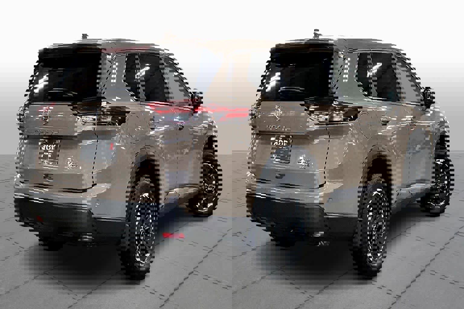 Used 2024 Nissan Rogue SV image 12