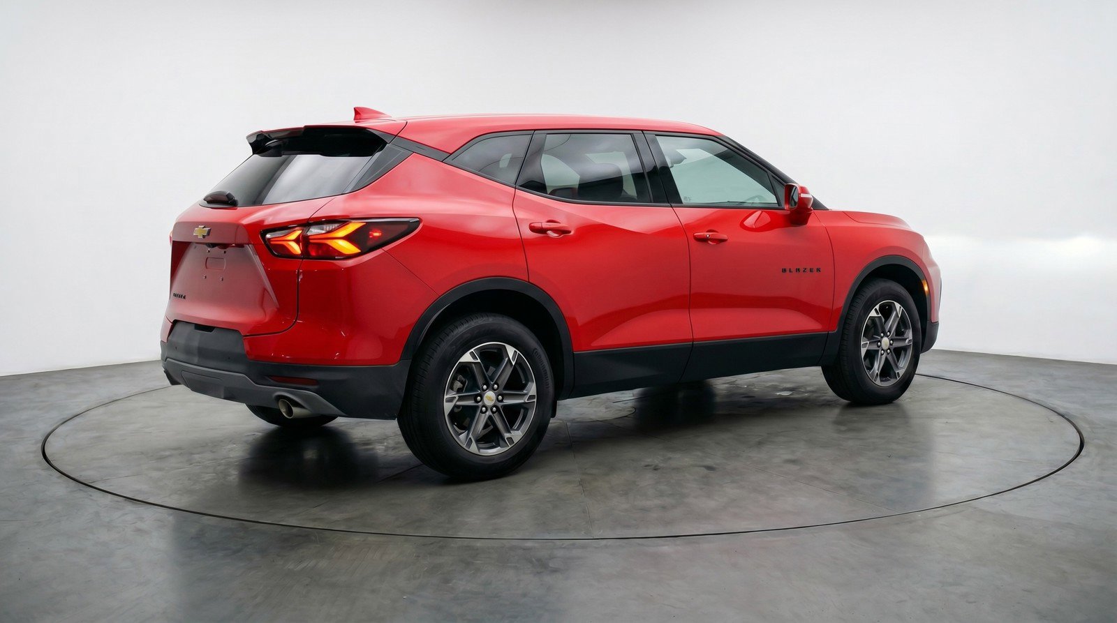 Used 2025 Chevrolet Blazer LT FWD image 9