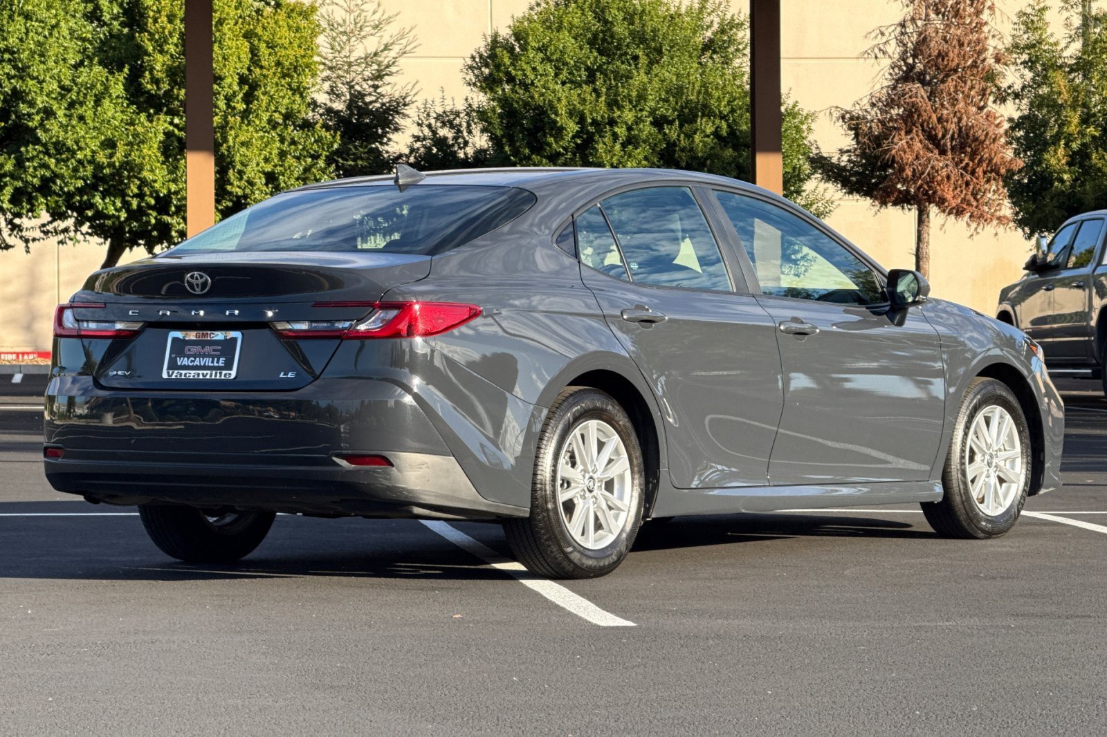 Used 2025 Toyota Camry LE image 5