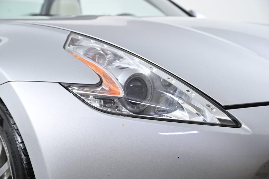 Used 2010 Nissan 370Z Touring w/ Sport Pkg image 6