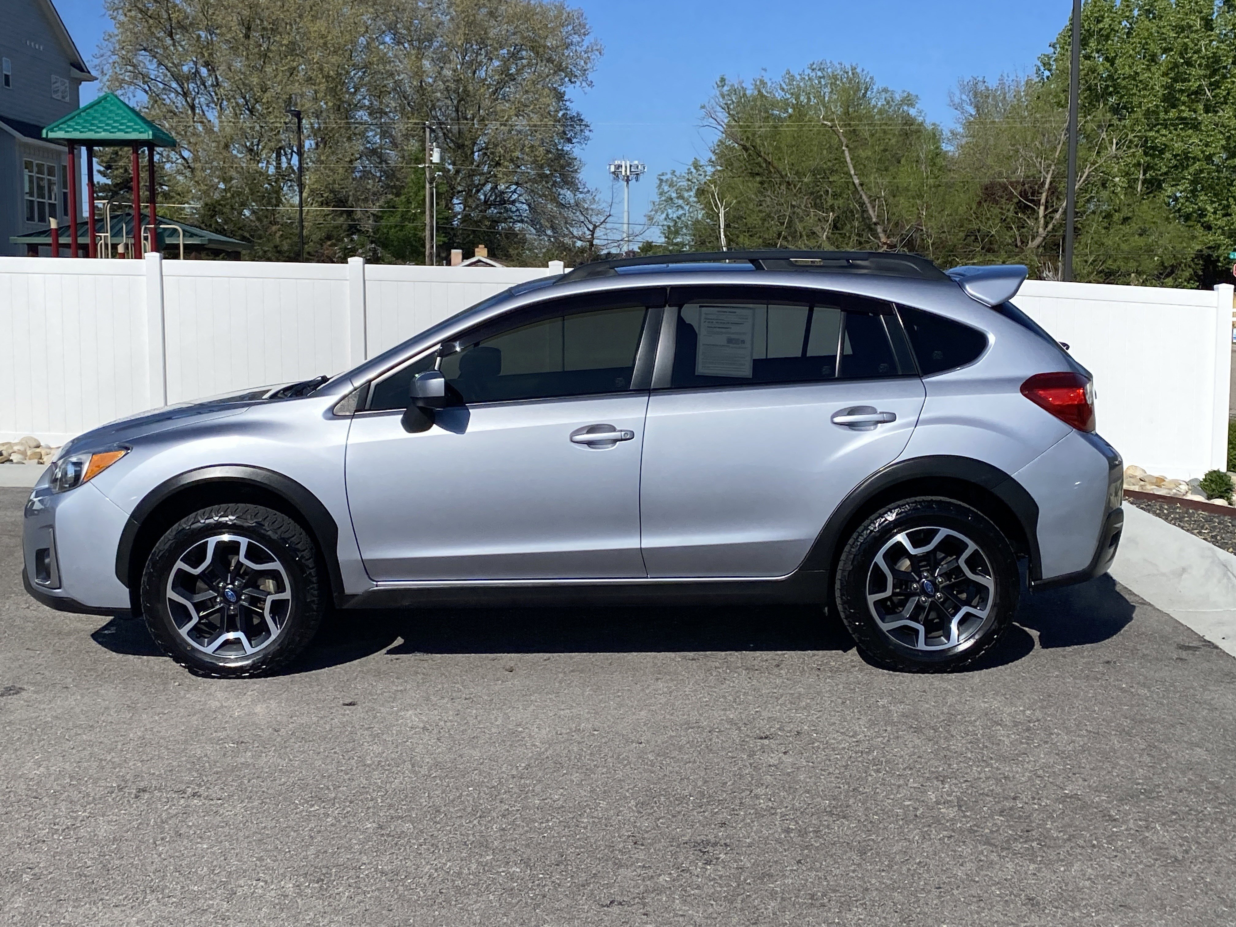 Used 2016 Subaru Crosstrek 2.0i Premium w/ Moonroof Package image 3