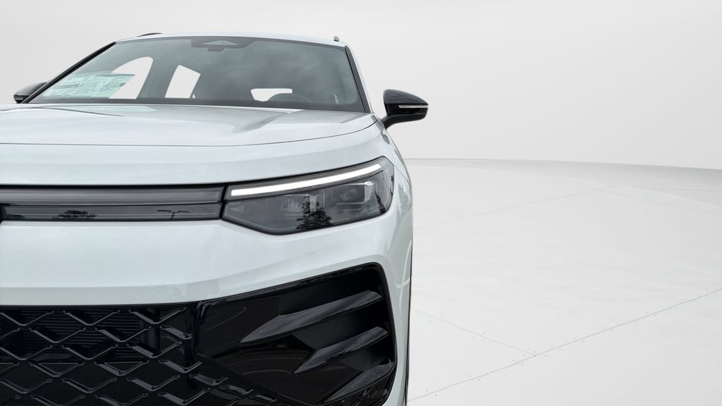 New 2026 Volkswagen Tiguan SE R-Line FWD image 34
