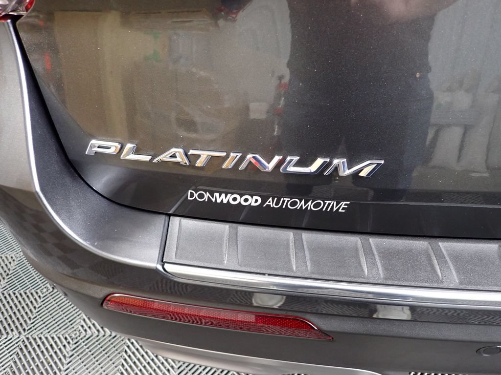 Used 2020 Ford Explorer Platinum w/ Premium Technology Package AWD/4WD image 17